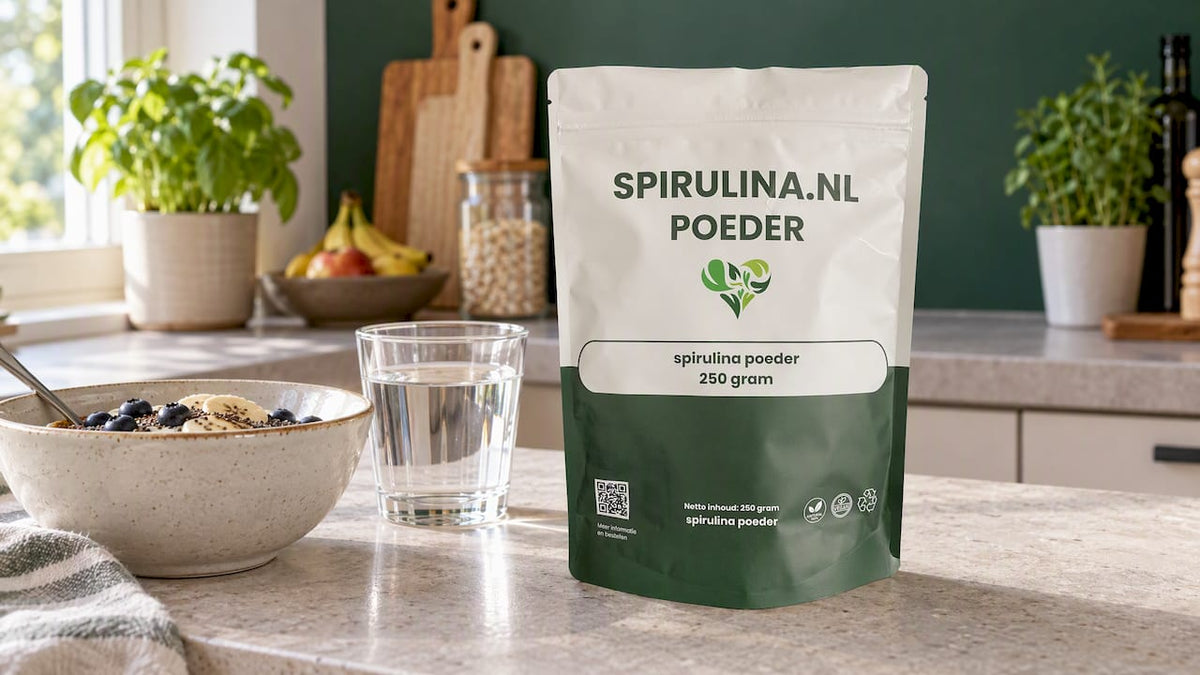 Spirulinapoeder als toevoeging aan een simpele ontbijtbowl