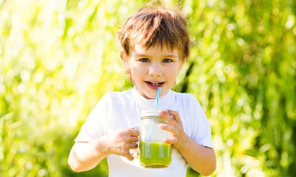 Spirulina voor Kinderen: Wat Ouders Moeten Weten en Hoe het Toe te Voegen aan hun Dieet